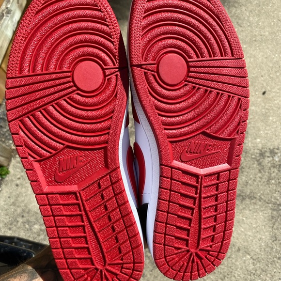 Jordan 1 Low Chicago Colorway Size 10.5 Mens DS OG All With Store Receipt - Picture 4 of 8